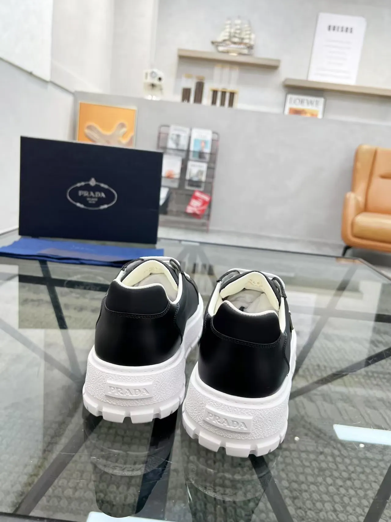 Men's Men's Shoes 💰440 [New Style] 🎍🎍Prada Prada's new men's leather sneakers, the highest version on the market, any comparison is welcome🆚! The original leather has excellent texture and is super high-end! Fetal sheep net lining imported from Italy, removable pad! Luxurious materials and fine workmanship, highly recommended! Code: 38-44 (45 can be customized